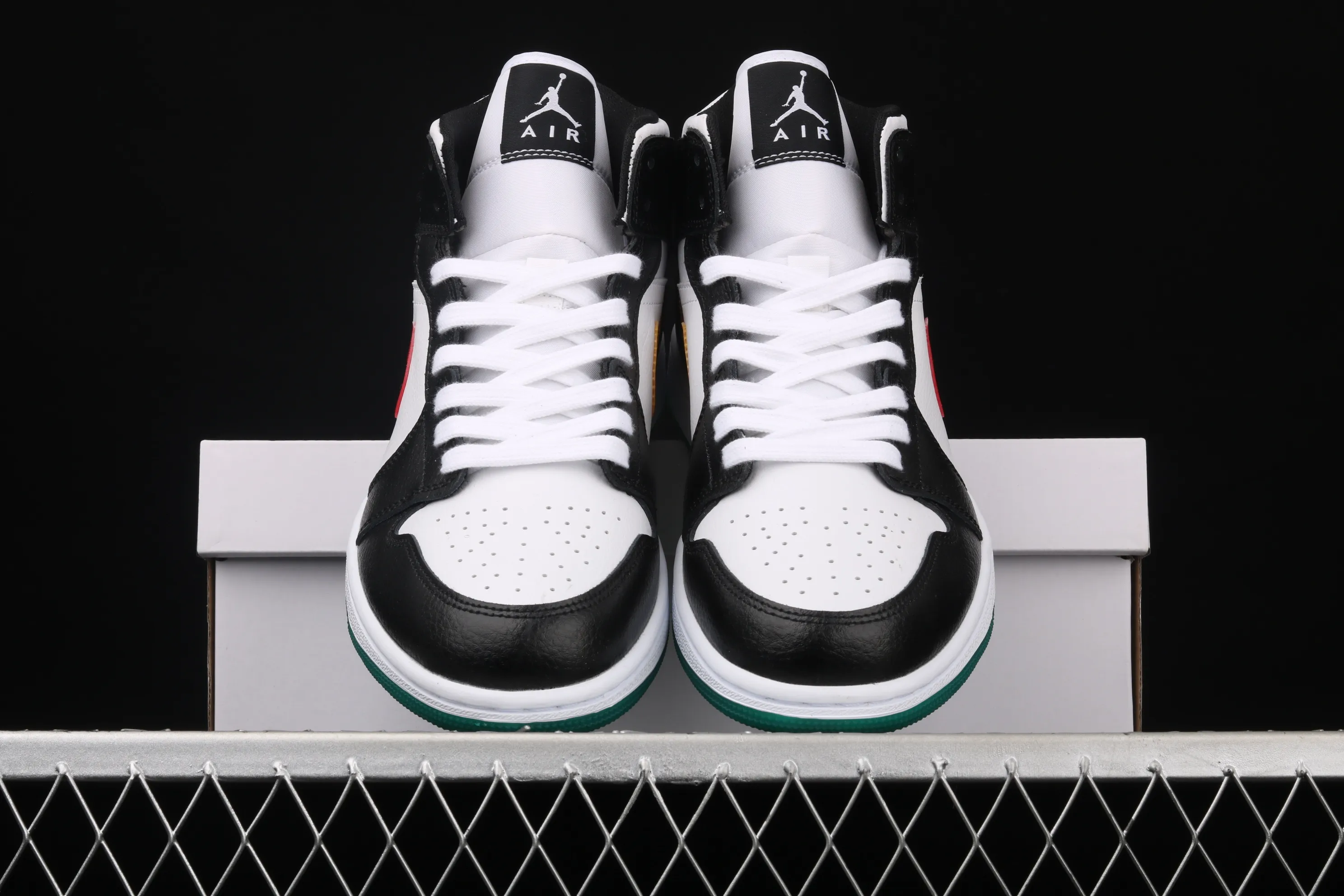 All categories Air Jordan Jordan series basketball shoes Air Jordan 1 Mid Air Jordan 1 Mid AJ1 Joe 1 red and yellow color hook Yuanyang mid-top basketball shoes BQ6472-063